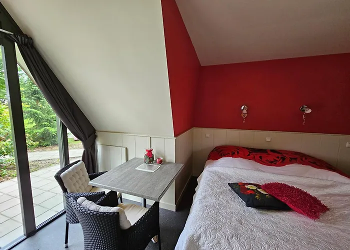 Bij Het Buitengoed Lodge *